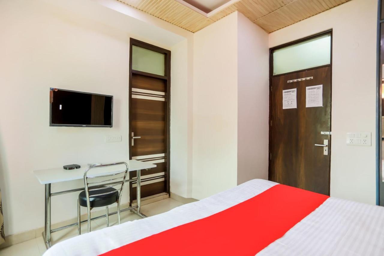 Oyo Jai Palace New Delhi Ngoại thất bức ảnh