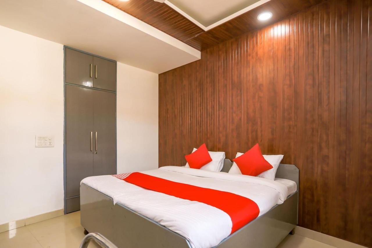 Oyo Jai Palace New Delhi Ngoại thất bức ảnh