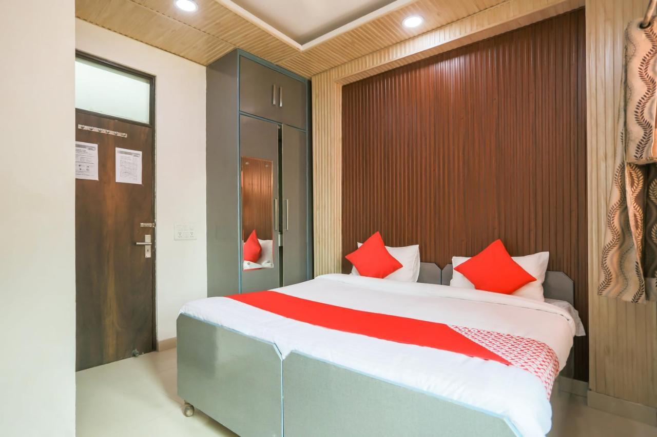 Oyo Jai Palace New Delhi Ngoại thất bức ảnh